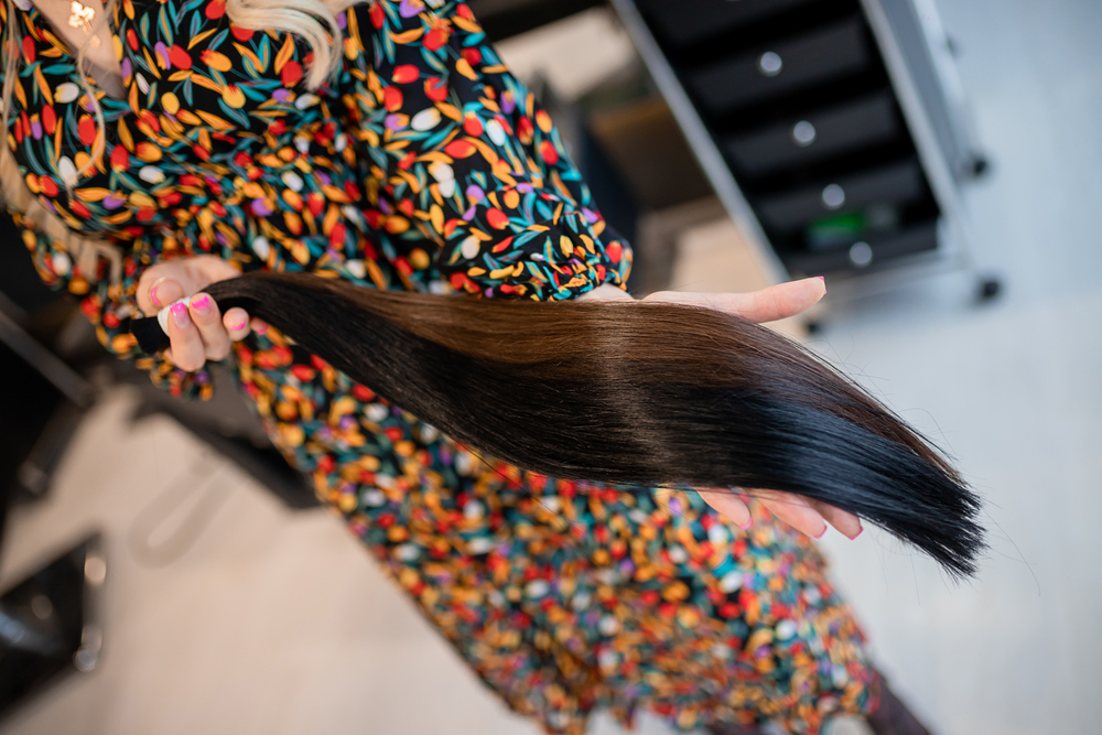 allungamenti per capelli adesivi