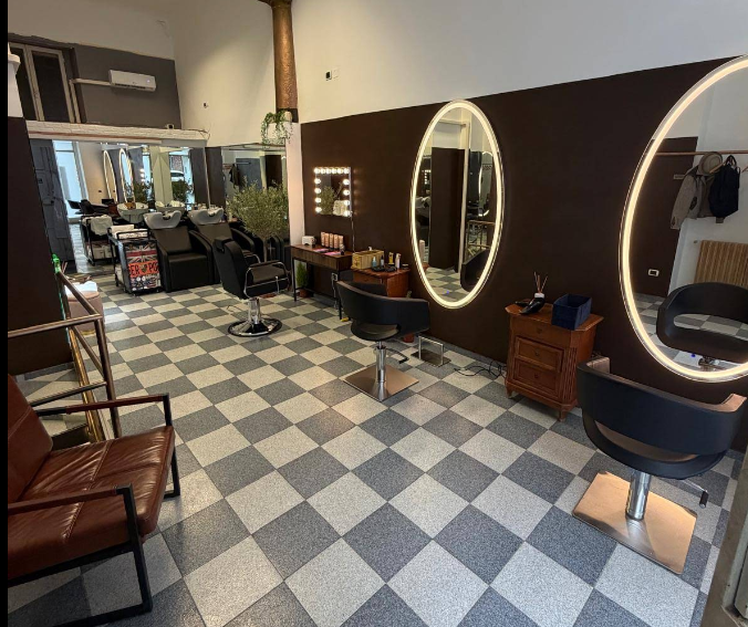 Interni di Shadè Hair Salon a Milano, in Via Pace 23