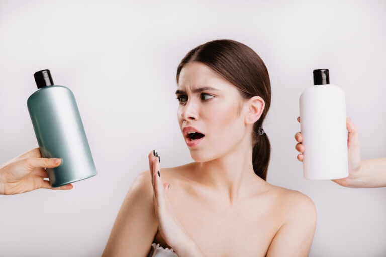 Lavaggio capelli donna e scelta dello shampoo corretto